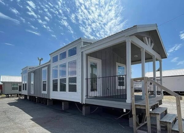 The Yorkshire Tiny Home – Big Charm in a Mini Mansion Frame (H30YORKSHIRE)